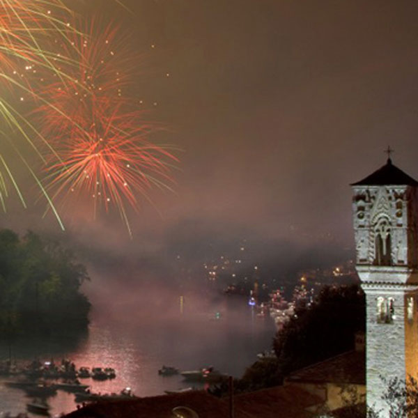 Spektakuläres Feuerwerk - Sagra di San Giovanni 2022