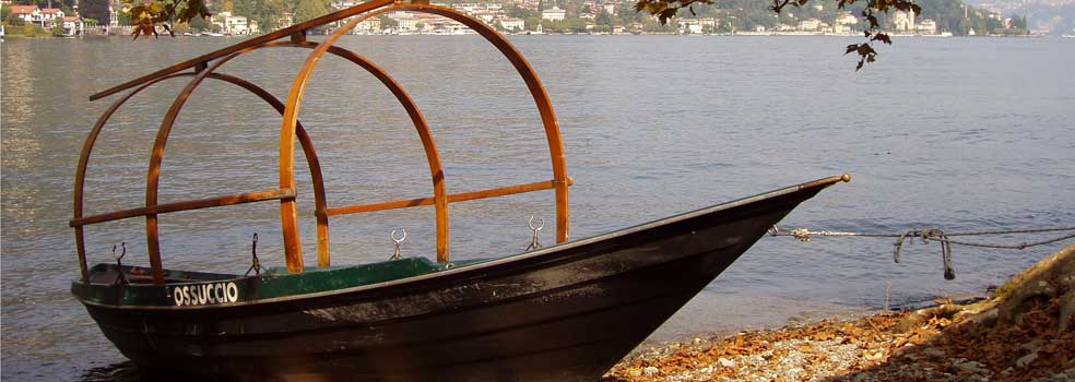 Die für den Comer See typischen Ruderboote.