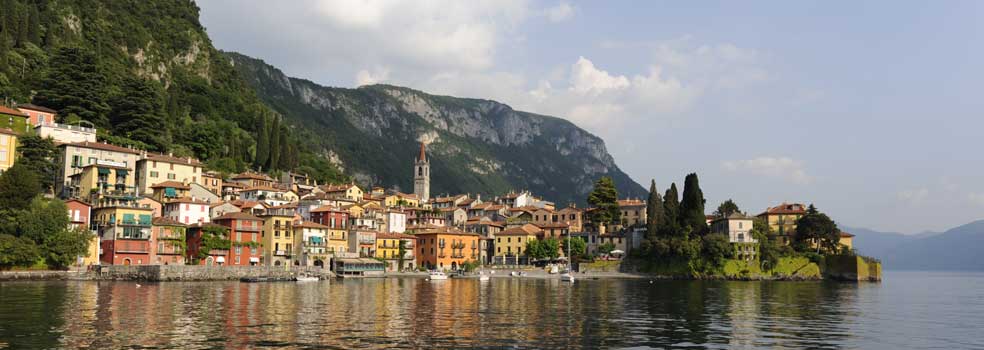 Der Tag neigt sich dem Abend zu vor Varenna.